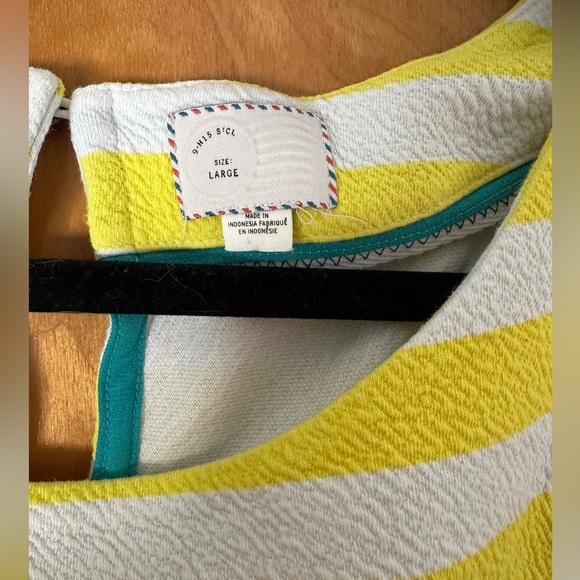 Anthropologie, yellow and white striped flutter sleeve top size large - Picture 6 of 7